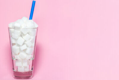 飲むと太る？糖質は角砂糖いくつ分か