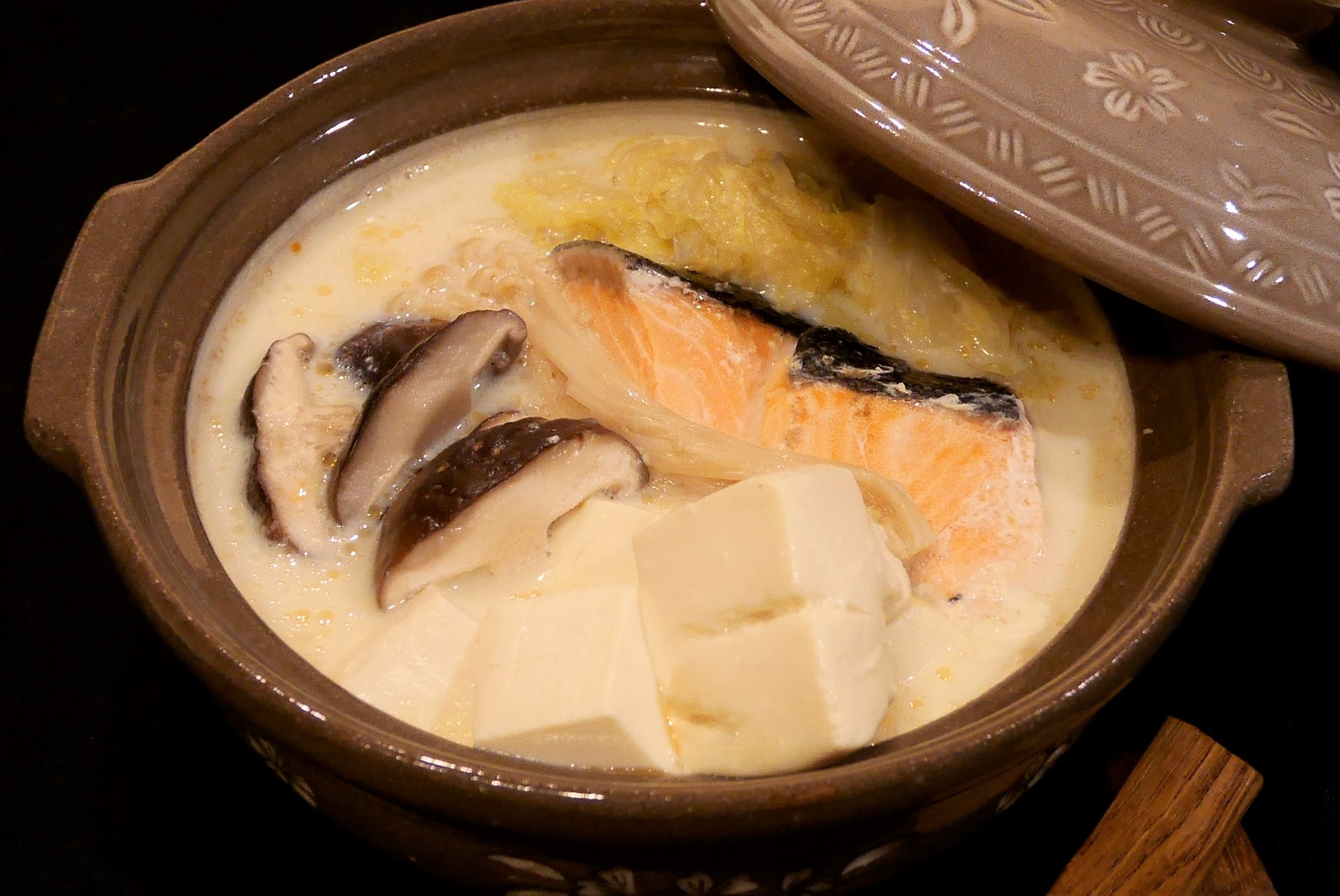 豆腐と鮭の豆乳鍋