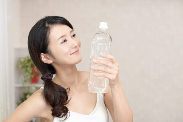 水を飲むのはダイエットに良い〜効果・やり方・おすすめを分かりやすく紹介〜 | H2株式会社