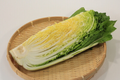 Chinese cabbage-quarter cutting