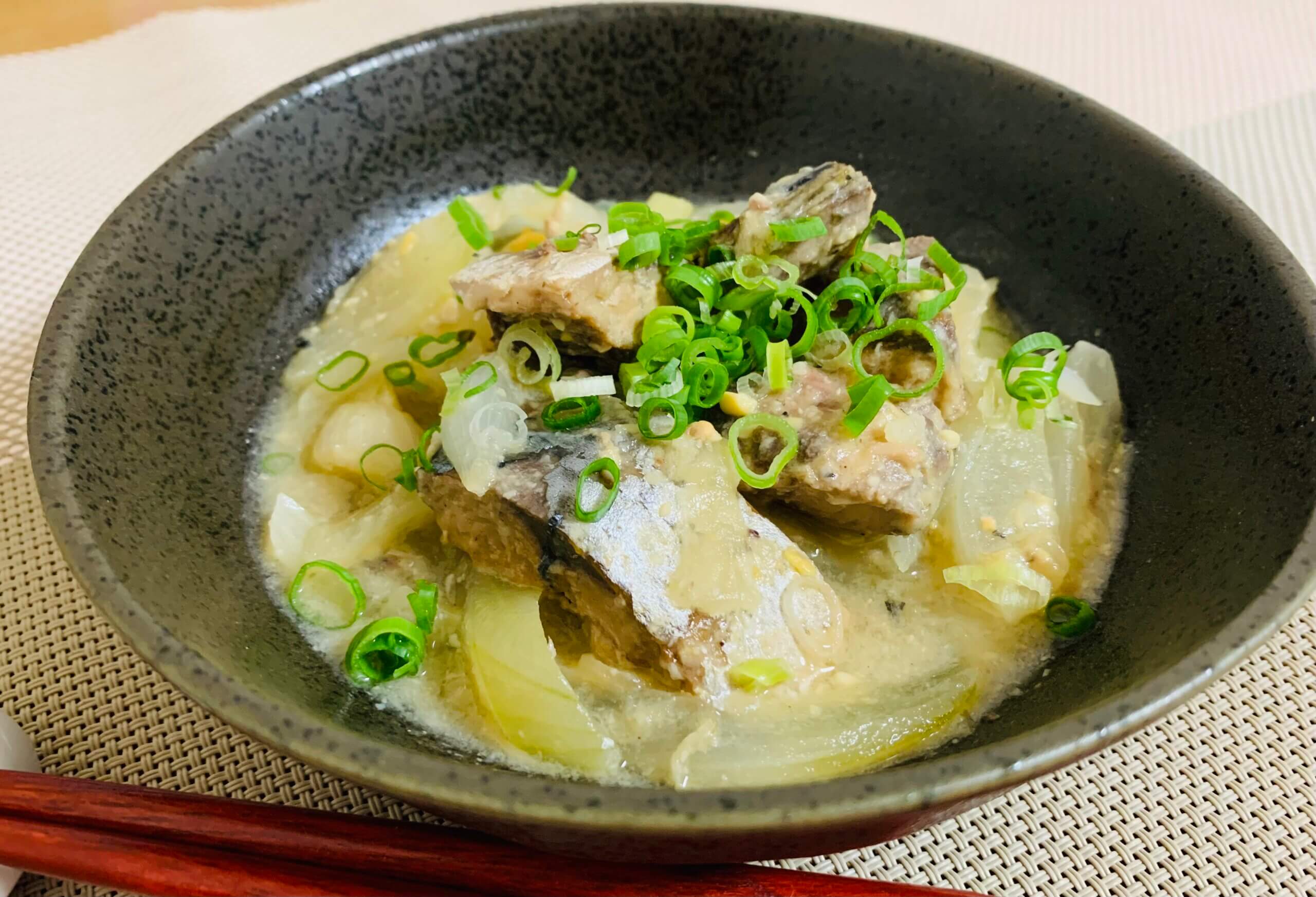鯖缶と玉ねぎの味噌煮