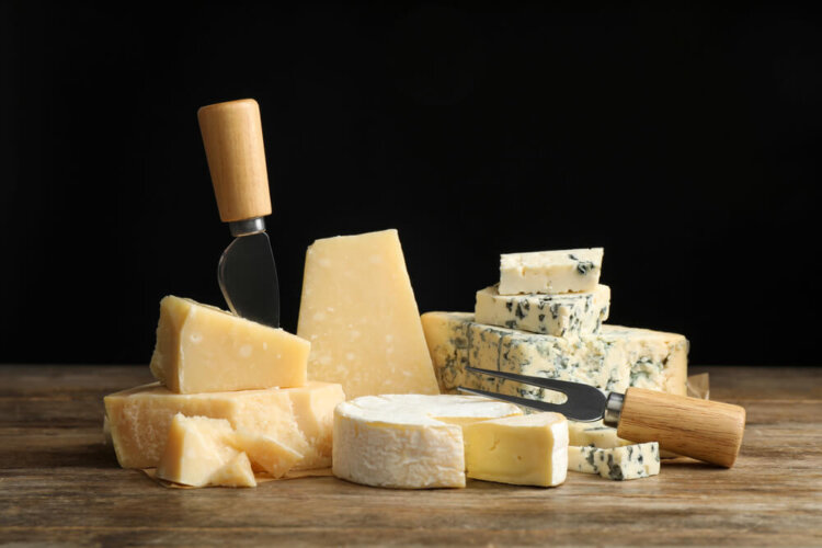 チーズのカロリーは高く糖質量は低い〜ダイエットでの注意点を含め解説〜