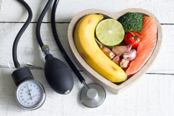 血圧を下げる方法〜食べ物や生活でのポイントを分かりやすく解説〜