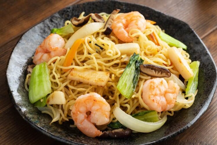 海の幸たっぷり!海鮮焼きそばのカロリーは高いのか~いつもの焼きそばとの比較や豆知識もご紹介~