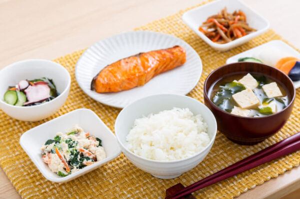 朝食を抜くと太る?~デメリット・メリットから理想の朝食まで紹介~