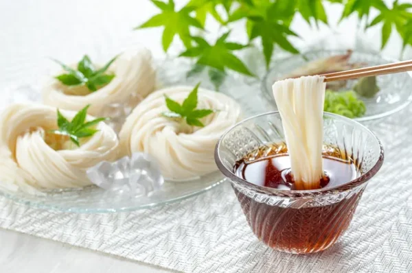 そうめんの栄養バランスはどう？～カロリーや太りにくい食べ方も紹介～
