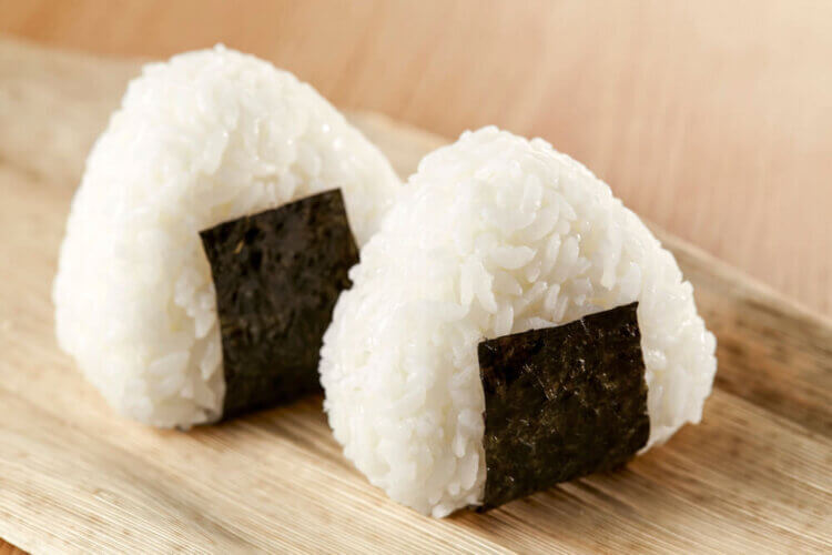 おにぎりの糖質は高い？～太りにくい食べ方をシンプルに解説～