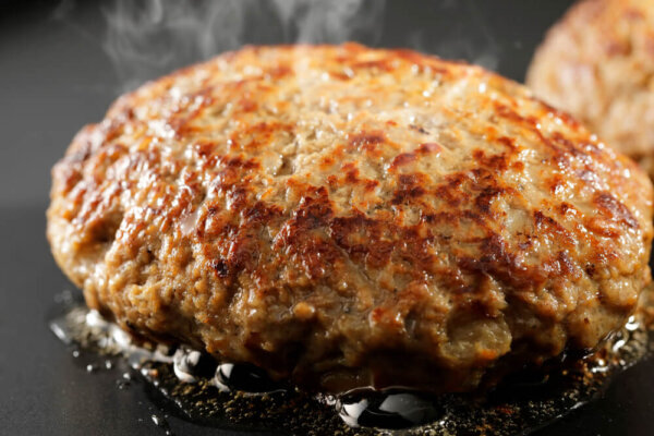 ハンバーグのカロリー&糖質は高め?〜絶品レシピも大公開〜