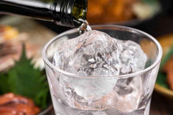 焼酎のカロリー&糖質は高い?〜ダイエットにも良いのか比較をまじえ検証〜