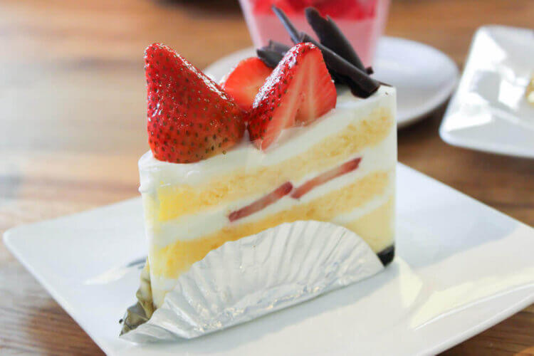 ケーキのカロリー＆糖質を一覧で比較～血糖値への影響やオススメのコンビニケーキも紹介～