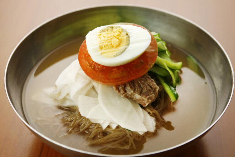 冷麺は意外とカロリー&糖質が高い?~盛岡冷麺と韓国冷麺の違いも解説~