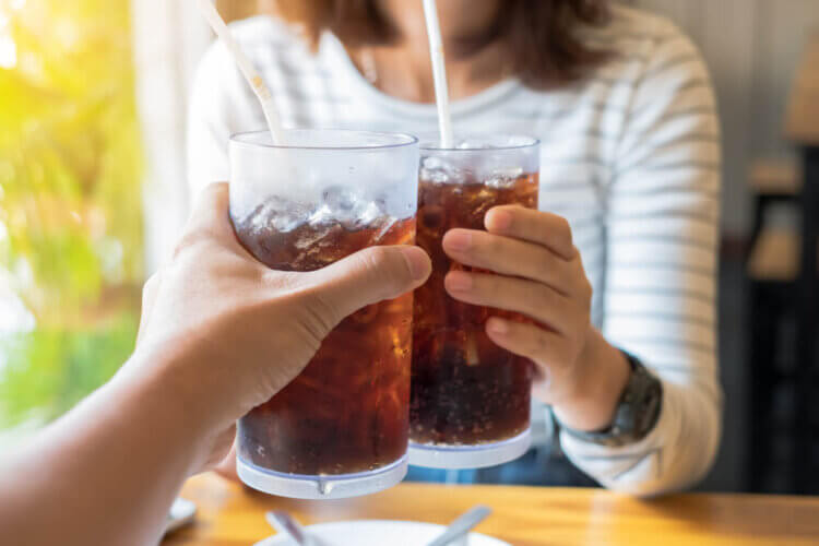 コーラのカロリー&糖質は高い？〜コーラゼロやダイエット中の飲み方も紹介〜