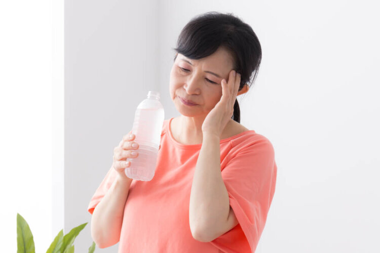 喉が渇くのは糖尿病が原因?〜理由・対処法を分かりやすく解説〜