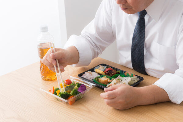 ダイエット中のコンビニ活用術!〜選び方や具体例を管理栄養士が解説~